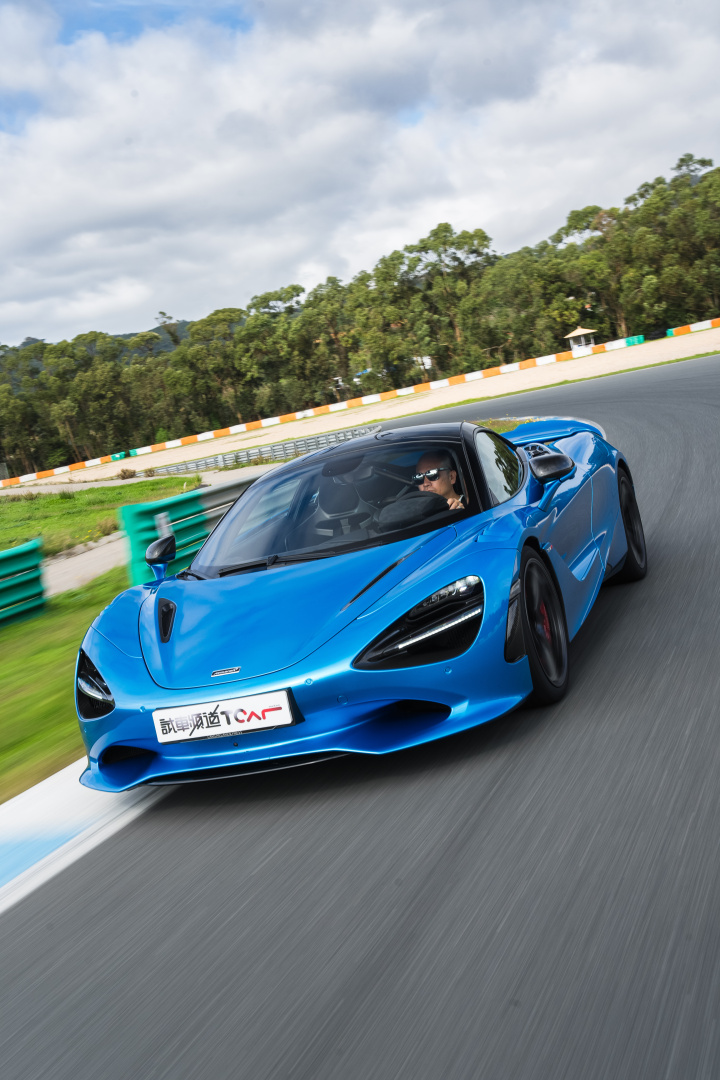 SMALL_McLaren_750S_TheDrive-1336